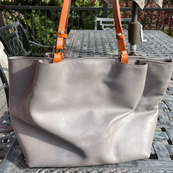 ❤️Dooney and Bourke EUC tote bag. - Picture 11 of 16